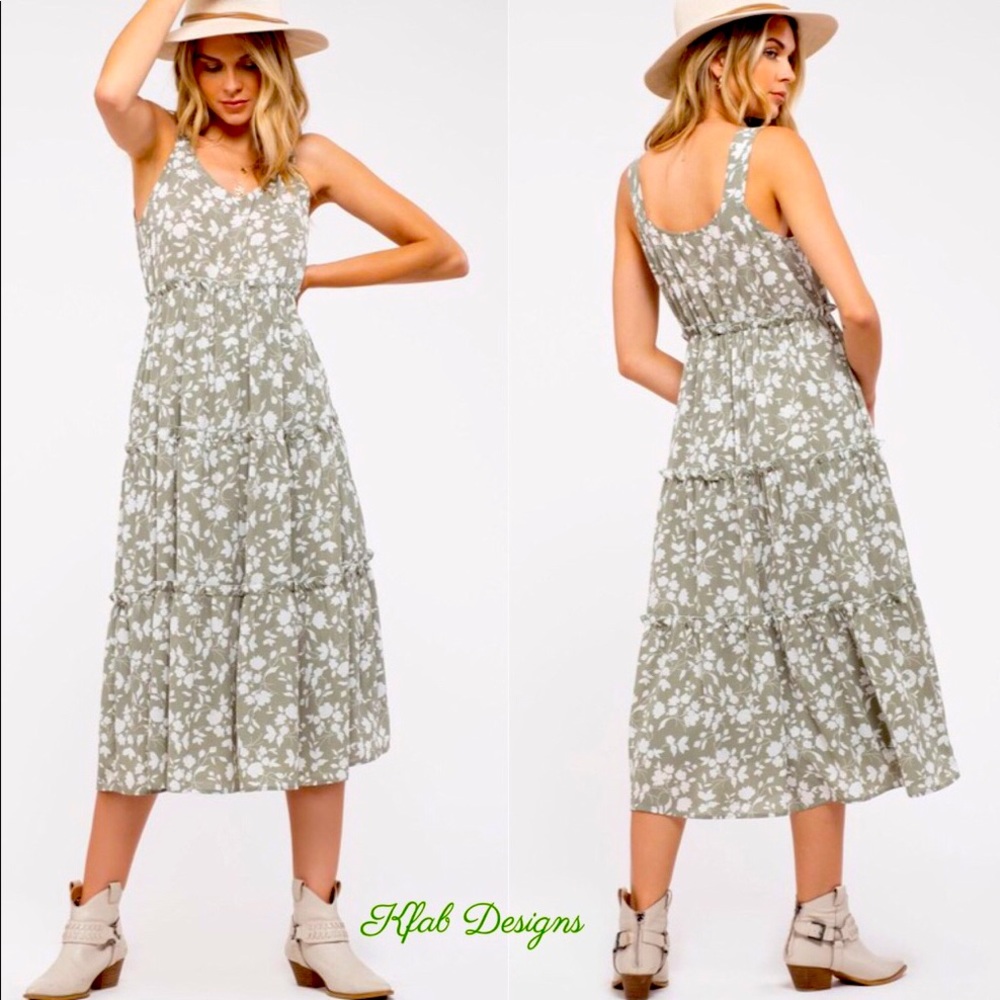 ✨BOHO FLORAL✨ Tiered Woven V-Neck Dress 👗🪷